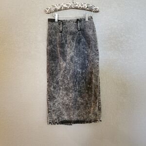 Vintage stuffed skirt. Acid wash skirt. Size 7/8. Midi style jean skirt.